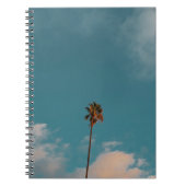 青空の下のヤシの木のローアングル撮影 ノートブック (正面)
