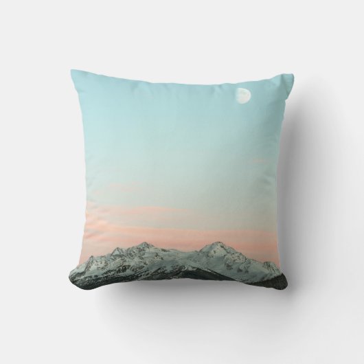 青空の下の山頂の鳥の目の光 クッション (正面)