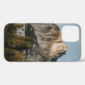 青空の下の木々の近くの茶色の崖 Case-Mate iPhoneケース (裏面 (横))