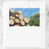 青空の下の森で切りたての木 長方形シール (バッグ)