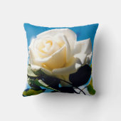 青空の下の白いバラ クッション (裏面)