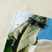 青空の下の白いバラ ビーチタオル (インサイチュ)