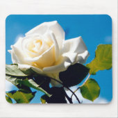 青空の下の白いバラ マウスパッド (正面)