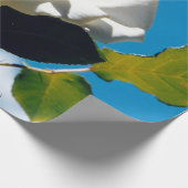 青空の下の白いバラ ラッピングペーパー (角)