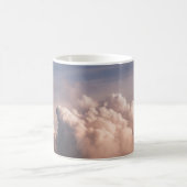 青空の下の白い雲 コーヒーマグカップ (中央)
