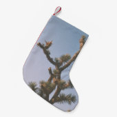 青空の下の緑と茶色の木 スモールクリスマスストッキング (正面 (吊り時))