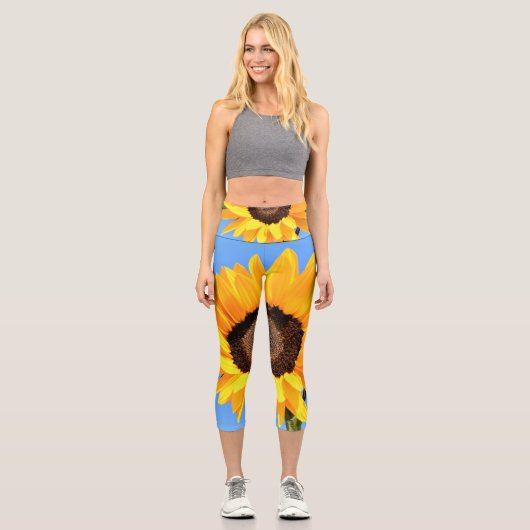 青空の太陽に対する黄色のひまわり – 夏 カプリレギンス (正面)