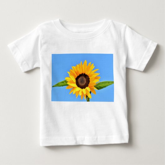 青空の太陽に対する黄色のひまわり – 夏 ベビーTシャツ (正面)