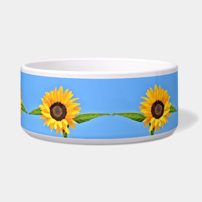 青空の太陽に対する黄色のひまわり – 夏 ボウル (正面)