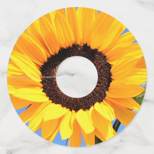 青空の太陽に対する黄色のひまわり – 夏 ワイングラスタグ (裏面)