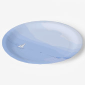 青空の湖に浮かぶ白い帆船 ペーパープレート (アングル)