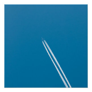 青空の背景を飛ぶ飛行機 ポスター