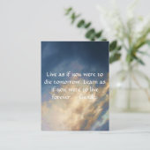 青空の雲とのGandhiの知恵の引用文 ポストカード (スタンド正面)