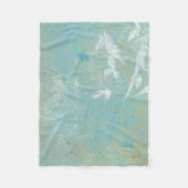 青空を通って飛んでいる白い鳥 フリースブランケット (正面)