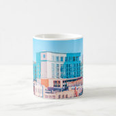 青空下の茶白色建物 コーヒーマグカップ (中央)
