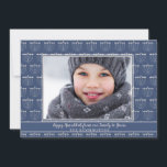 青素朴白（ユダヤ教）メノラー柄ハヌカー写真 シーズンカード<br><div class="desc">ブルーホワ素朴イト（ユダヤ教）メノラーハヌカーのフォトカードと休日のメノラのフェスティバルパターンとあなたのカスタム写真。</div>