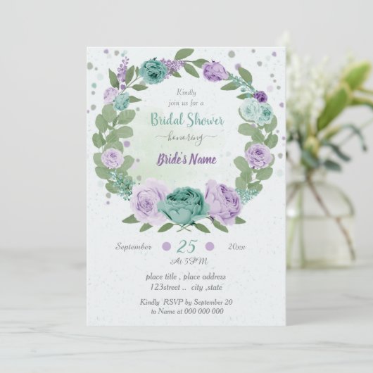 青紫色の花の緑のリースブライダルシャワー 招待状 (スタンド正面)
