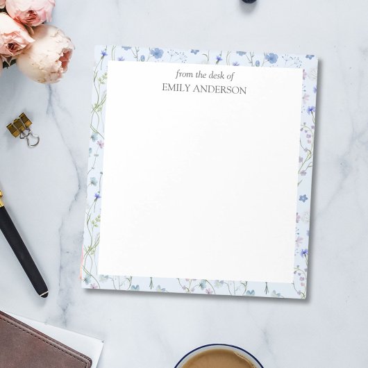 青紫色の野かわいらし花花柄 ノートパッド