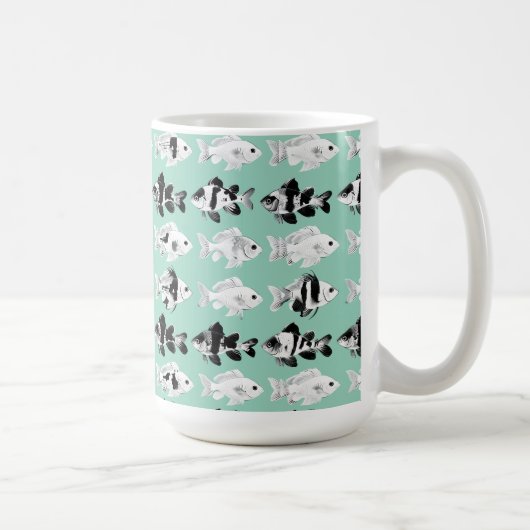 青緑の背景に白黒の魚 コーヒーマグカップ (右)