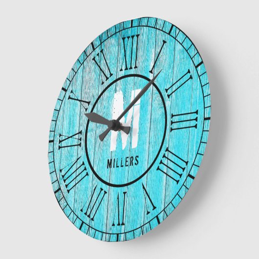 青緑家族のモノグラムによって風化させる木 ラージ壁時計 (傾斜)