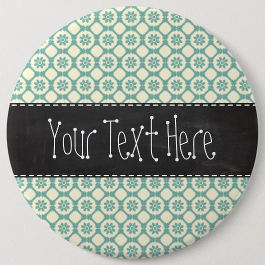 青緑色及びクリーム色の花柄; ヴィンテージの黒板 缶バッジ (正面)