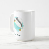 青背景のペリカンの名入れデザイン コーヒーマグカップ (正面左)