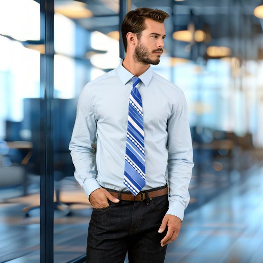 青航海のと白のタイストライプの ネクタイ