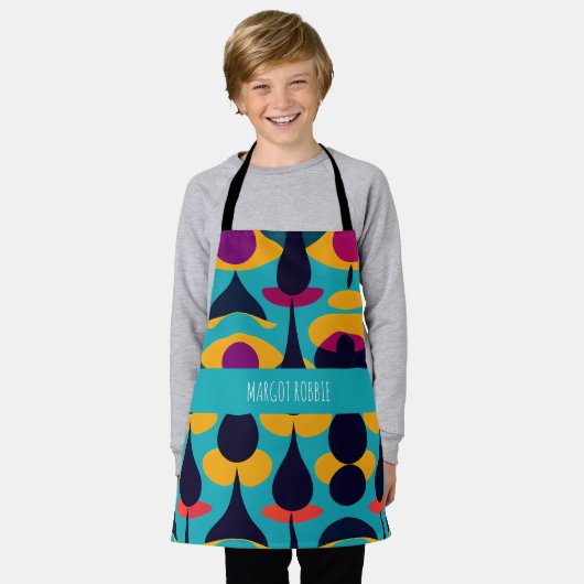 青色の黄色い抽象芸術パターンをドロップ エプロン (着用した状態)