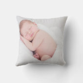 青色ティール（緑がかった色）モダン男の赤ちゃん写真の誕生のお知らせ クッション (裏面)