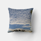 青色彩の鮮やか馬と早朝の空 クッション (裏面)