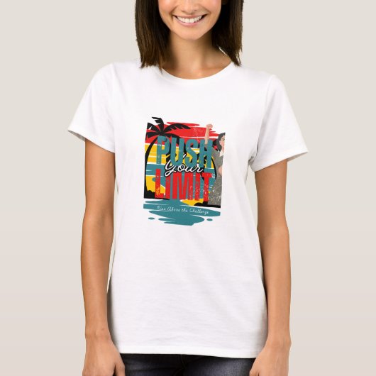 青色黄色の遡及的な Tシャツ (正面)