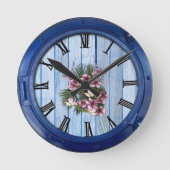 青芸術品を気取った木のテクスチャ上のピンクの花 ラウンド壁時計 (正面)