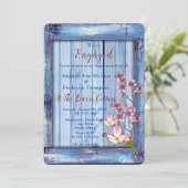 青芸術品を気取った木のテクスチャ上のピンクの花 招待状 (スタンド正面)