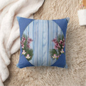 青芸術品を気取った木 – 布地のテクスチャ上のピンクの花 クッション (ブランケット)