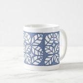 青葉と白葉の模様のマグ コーヒーマグカップ (正面右)