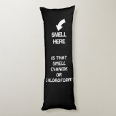 青酸またはクロロホルムのジョークの枕のにおい ボディピロー (裏面 (縦))