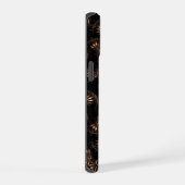 青銅器時代マンダラ iPhone 15ケース (右側面)