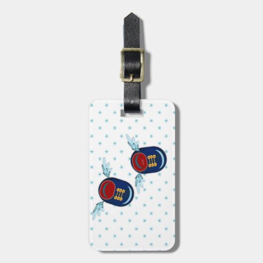 青飛んでいると赤の可愛い翼の小さな靴 ラゲッジタグ (正面縦)