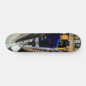 青黄色列車 スケートボード (横)
