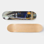 青黄色列車 スケートボード (横)