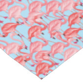 青2の明るいピンクのフラミンゴ テーブルクロス (アングル)