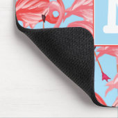 青|の明るいピンクのフラミンゴはあなたのイニシャルを加えます マウスパッド (コーナー)