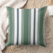 青 – グレー、セージ緑、白の垂直ストライプ文字 | クッション (ブランケット)