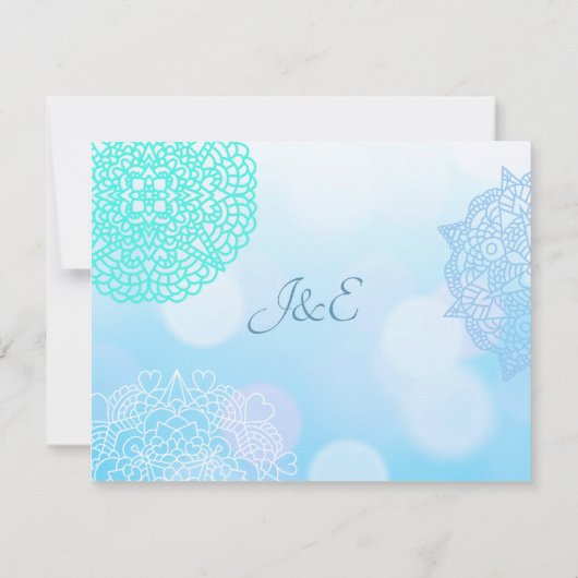 青、ターコイズ、白色の曼荼羅デザインの結婚式のSave the Date 招待状 (裏面)