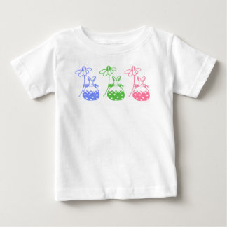 青、ピンク、緑のデイジーバニーTシャツ ベビーTシャツ