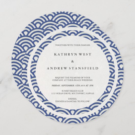 青+白の様式化された波のエレガントビーチ結婚式 招待状 (正面/裏面)