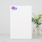 青、紫色および薄紫の項目ハイビスカスの花 便箋 (スタンド正面)