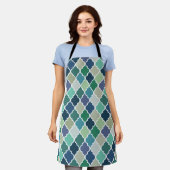 青、緑、ターコイズの四葉模様 エプロン (着用した状態)