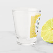 青、黄色の背景の漫画（昆虫）マルハナバチ ショットグラス (左)