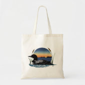 静かなアオガモの夕焼けブルー野生生物湖 トートバッグ (正面)